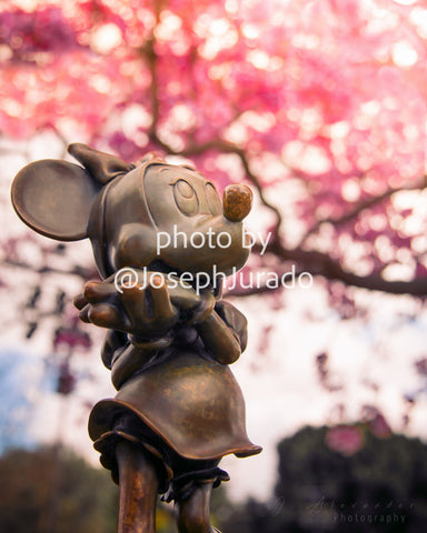 Minnie Mouse Statue